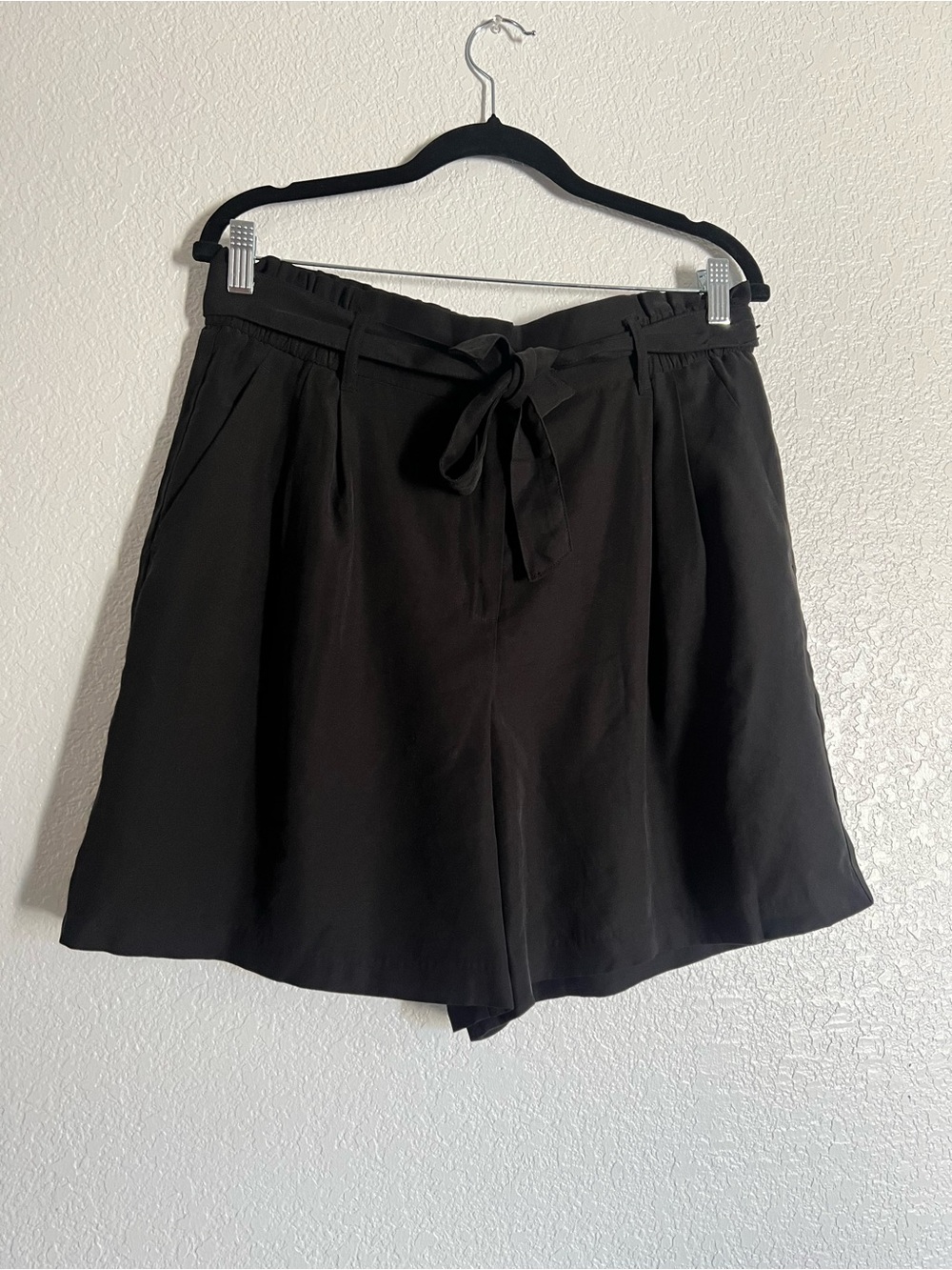 Simply Vera Vera Wang Black Soft Trouser Shorts Large Tie Belt High Rise - Picture 2 of 3